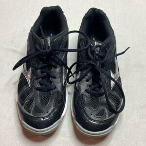 Mizuno black and silver tennis shoes size 9